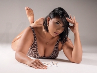 Dessi_feet