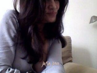Julia_Jones