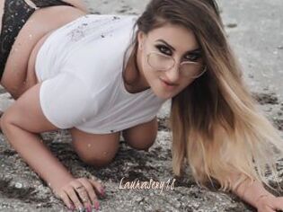 LauraSexy18