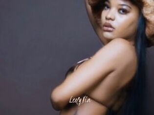 LeslyNia