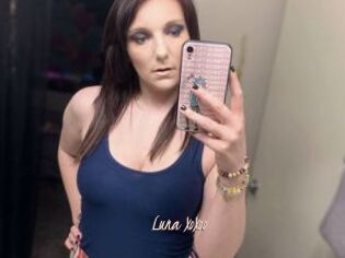 Luna_XoXoo