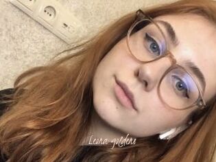 Leona_goldens