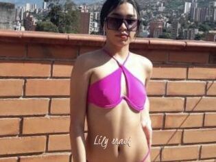 Lily_snack