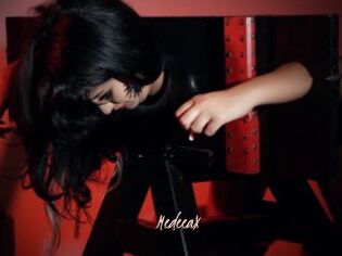 MedeeaX