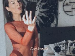 NicoleSimoneUK Sexenmacht