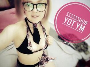 Petite_Emma