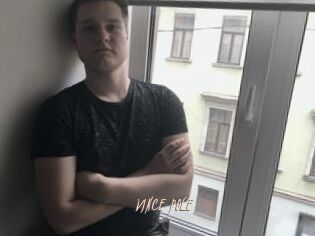 VINCE_POLE